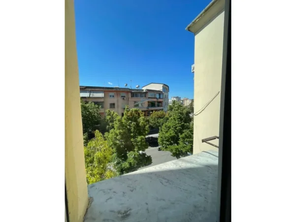 Tirane, jepet me qera apartament 2+1 Kati 3, 82 m² 700 € (RRUGA E DURRESIT)