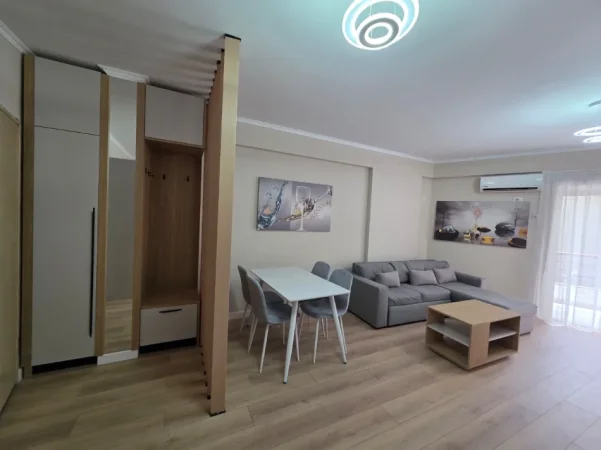 Tirane, shitet apartament 2+1+Ballkon Kati 1, 87 m² 188.000 € (Rruga Muzaket)