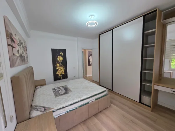Tirane, shitet apartament 2+1+Ballkon Kati 1, 87 m² 188.000 € (Rruga Muzaket)
