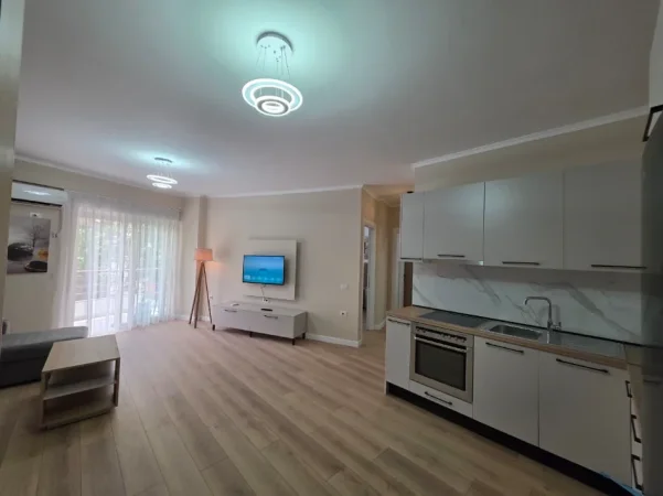 Tirane, shitet apartament 2+1+Ballkon Kati 1, 87 m² 188.000 € (Rruga Muzaket)