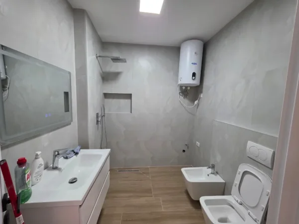 Tirane, shitet apartament 2+1+Ballkon Kati 1, 87 m² 188.000 € (Rruga Muzaket)