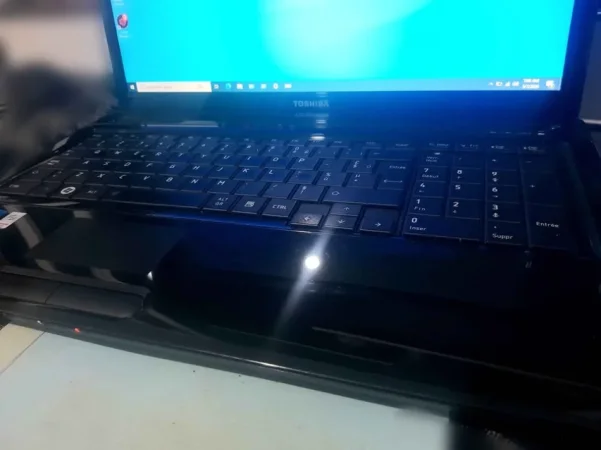 Lushnje, shes Laptop Laptop Toshiba Satellite L670 Intel Core i3 330M . 65 mij lek te vjetra ( lexoni te dhenat )
