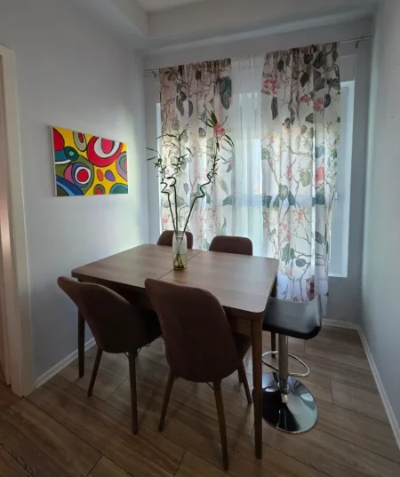 Tirane, jepet me qera apartament 1+1+Ballkon , 65 m² 450 € 