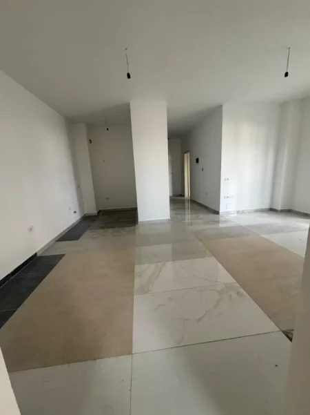 Tirane, shitet apartament 2+1+Ballkon Kati 2, 115 m² 1.280.000 € (kthesa e Kamzes)