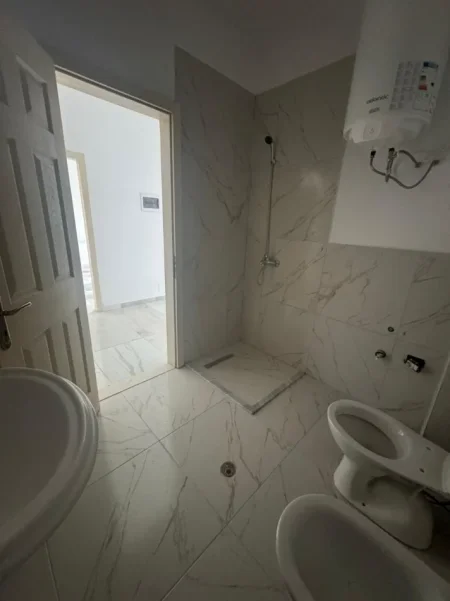 Tirane, shitet apartament 2+1+Ballkon Kati 2, 115 m² 1.280.000 € (kthesa e Kamzes)