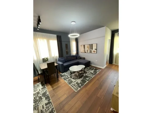 Tirane, shitet apartament 5+1 Kati 2, 84 m²