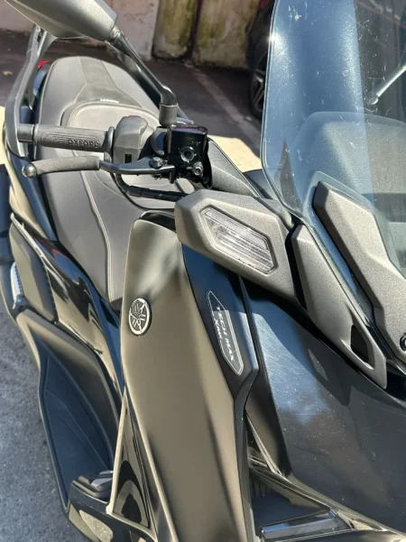 Durres, shitet motor sportiv Yamaha XMAX , e zeze 8.700 km 5.500 €