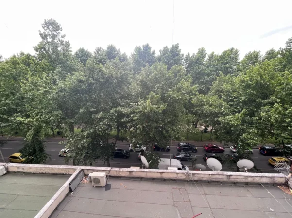 Tirane, jepet me qera zyre Kati 4, 147 m² 1.200 € (Ish Ekspozita)
