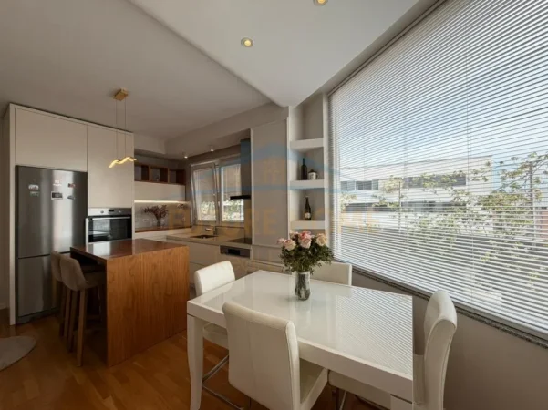 Tirane, shitet apartament 5+1 Kati 7, 88 m² 210.000 € 