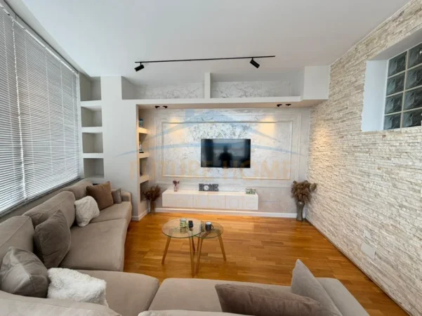 Tirane, shitet apartament 5+1 Kati 7, 88 m² 210.000 € 