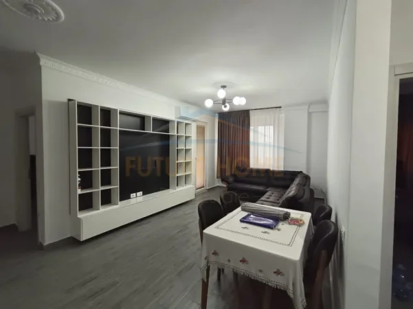 Tirane, jepet me qera apartament 2+1 Kati 10, 100 m² 550 € (Yzberisht)