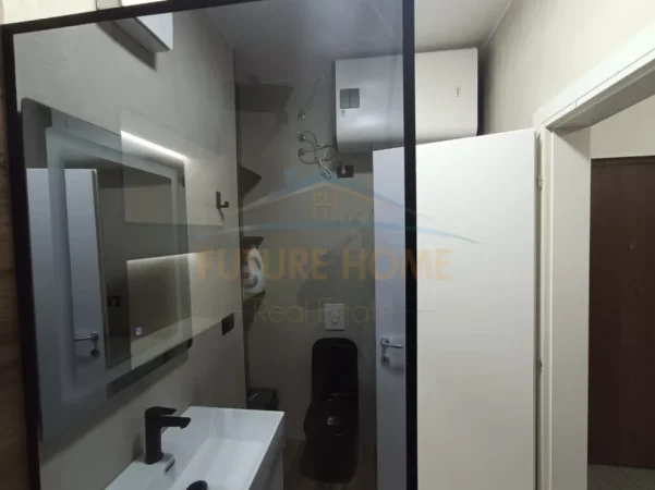 Tirane, jepet me qera apartament 2+1 Kati 10, 100 m² 550 € (Yzberisht)