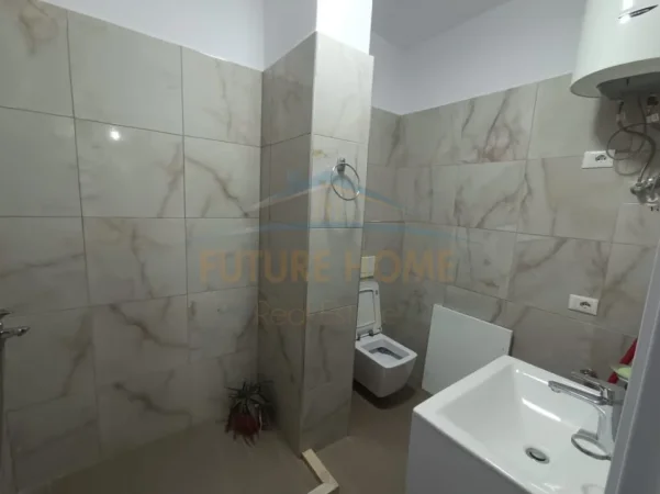 Tirane, jepet me qera apartament 2+1 Kati 10, 100 m² 550 € (Yzberisht)
