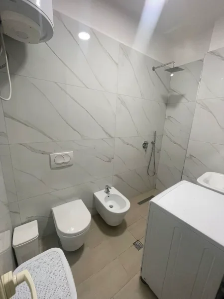 Tirane, jepet me qera apartament 2+1 Kati 2, 91 m² 415 € (Fresk)