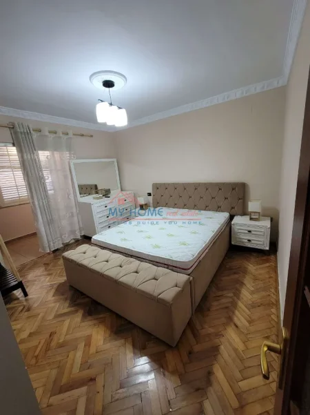 Tirane, jepet me qera apartament 2+1+Ballkon Kati 1, 86 m² 650 € (Rruga Fortuzi)
