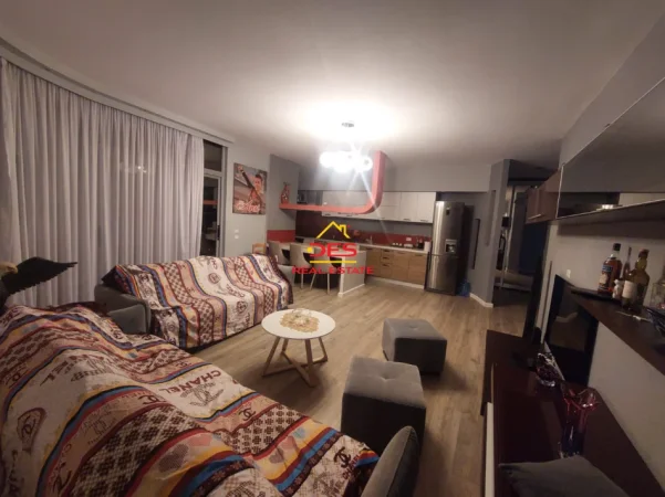 Vlore, shitet apartament 2+1+Ballkon Kati 4, 135 m² (Rruga Demokracia)