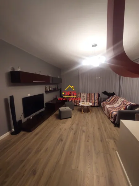 Vlore, shitet apartament 2+1+Ballkon Kati 4, 135 m² (Rruga Demokracia)