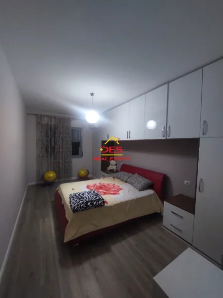 Vlore, shitet apartament 2+1+Ballkon Kati 4, 135 m² (Rruga Demokracia)