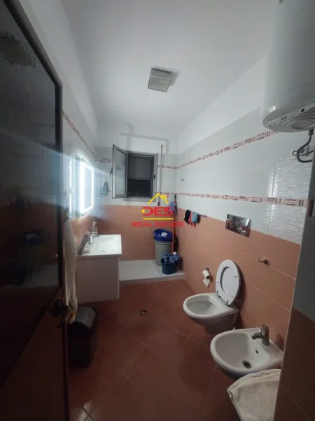 Vlore, shitet apartament 2+1+Ballkon Kati 4, 135 m² (Rruga Demokracia)