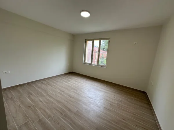 Tirane, jepet me qera zyre Kati 3, 100 m² 600 € (Rruga e Durresit)
