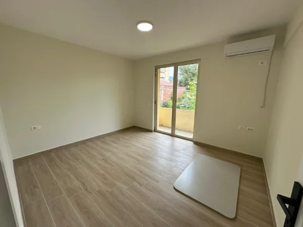 Tirane, jepet me qera zyre Kati 3, 100 m² 600 € (Rruga e Durresit)