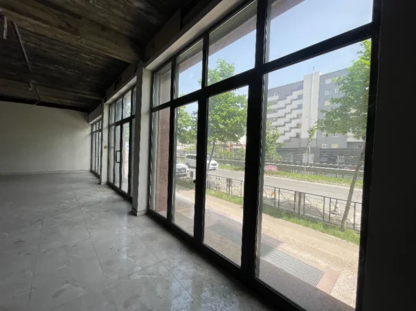 Tirane, jepet me qera ambjent biznesi Kati 1, 1.380 m² 10.000 € (Mbikalimi Komunes)