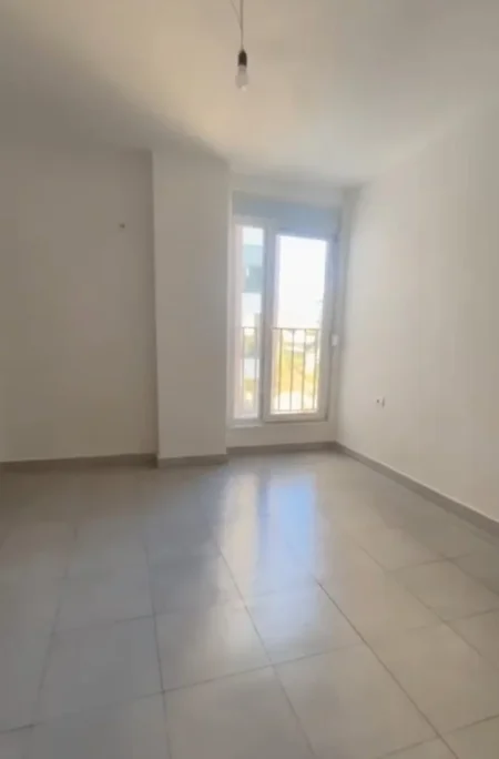 Tirane, jepet me qera apartament 3+1 Kati 3, 110 m² 450 € (Maji)