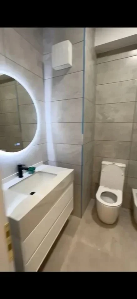 Tirane, jepet me qera apartament 1+1 Kati 6, 64 m² 500 € (Xhamlliku)