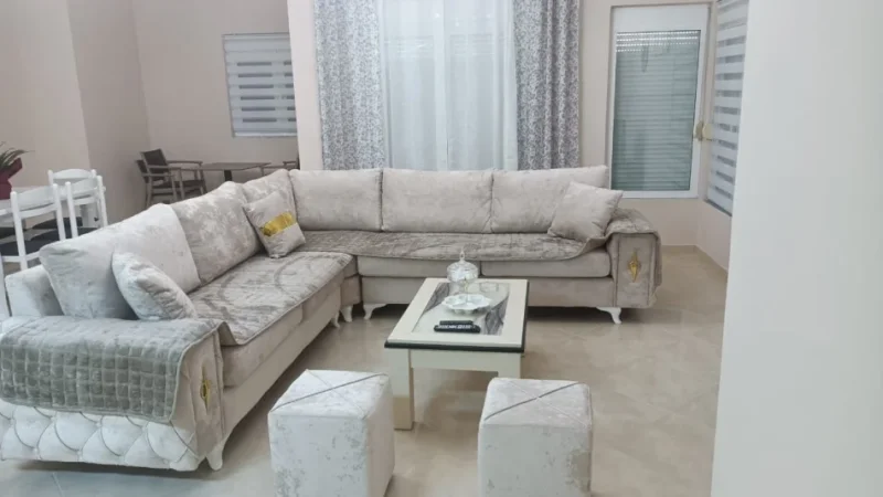 Tirane, jepet me qera apartament 3+1 Kati 2, 120 m² 1.000 € (Shkoze)