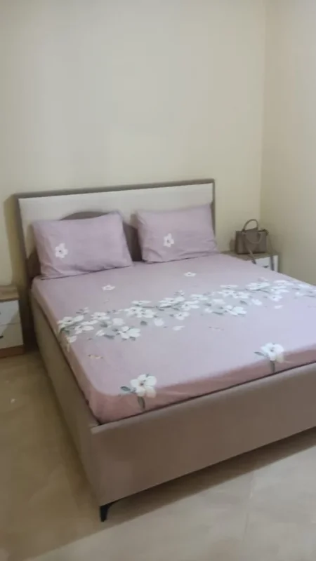 Tirane, jepet me qera apartament 3+1 Kati 2, 120 m² 1.000 € (Shkoze)