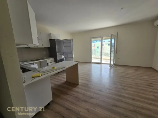 Tirane, shes apartament 1+1 Kati 2, 152 m² 289.000 € (Kopshti Botanik)