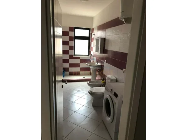 Tirane, jepet me qera apartament 2+1+2 Kati 3, 85 m² 500 € (ASTIR , Kompleksi Molla)