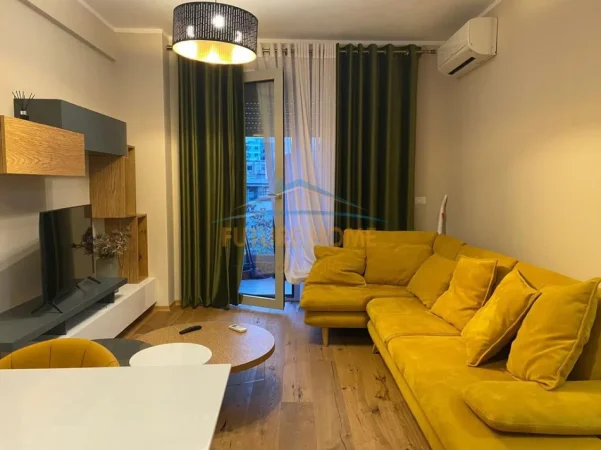 Tirane, jepet me qera apartament 1+1 Kati 3, 68 m² 780 € (ZOGU I ZI , Ring Center)