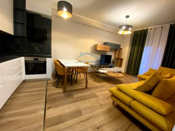 Tirane, jepet me qera apartament 1+1 Kati 3, 68 m² 780 € (ZOGU I ZI , Ring Center)