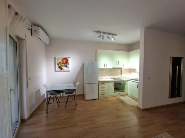 Tirane, jepet me qera apartament 2+1 Kati 2, 115 m² 720 € (Liqeni I Thate)