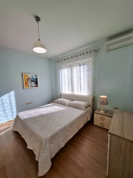 Tirane, jepet me qera apartament 2+1 Kati 2, 115 m² 720 € (Liqeni I Thate)