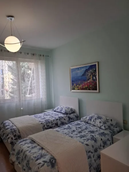 Tirane, jepet me qera apartament 2+1 Kati 2, 115 m² 720 € (Liqeni I Thate)