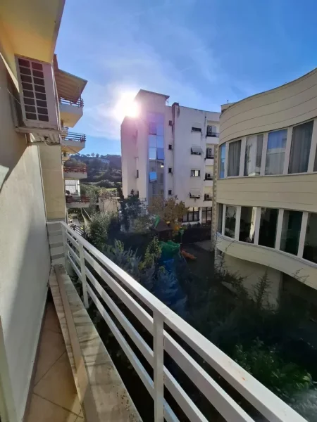 Tirane, jepet me qera apartament 2+1 Kati 2, 115 m² 720 € (Liqeni I Thate)