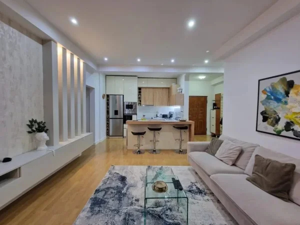 Tirane, jepet me qera apartament 3+1 Kati 3, 350000 € (Rruga Fortuzi)