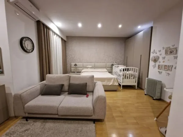 Tirane, jepet me qera apartament 3+1 Kati 3, 350000 € (Rruga Fortuzi)