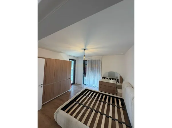 Tirane, jepet me qera apartament 2+1+2 Kati 1, 110 m² 700 € (AKSES TIRANA , Ish Dogana)