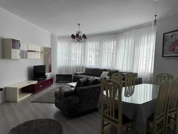 Tirane, jepet me qera apartament 3+1 Kati 6, 125 m² 1.200 € (Kompleksi Delijorgji)