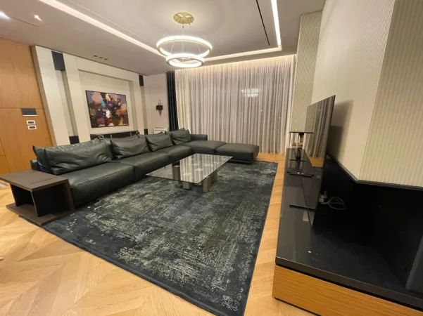 Tirane, shitet Vile 3 Katshe Kati 3, 571 m² 1.000.000 € (TEG)