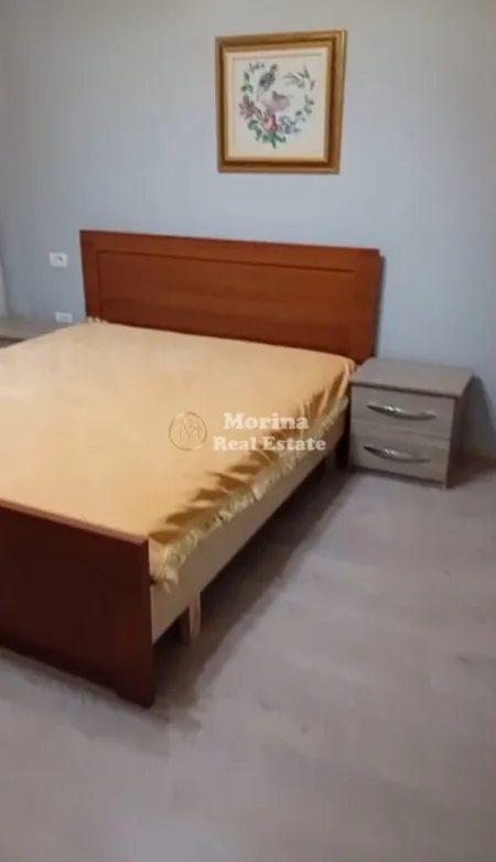 Tirane, jepet me qera ambjent biznesi Kati 1, 75 m² 350 € (Hyrje 21 Shkoze Kryegjyshata)