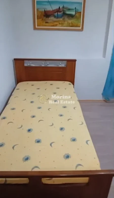 Tirane, jepet me qera ambjent biznesi Kati 1, 75 m² 350 € (Hyrje 21 Shkoze Kryegjyshata)