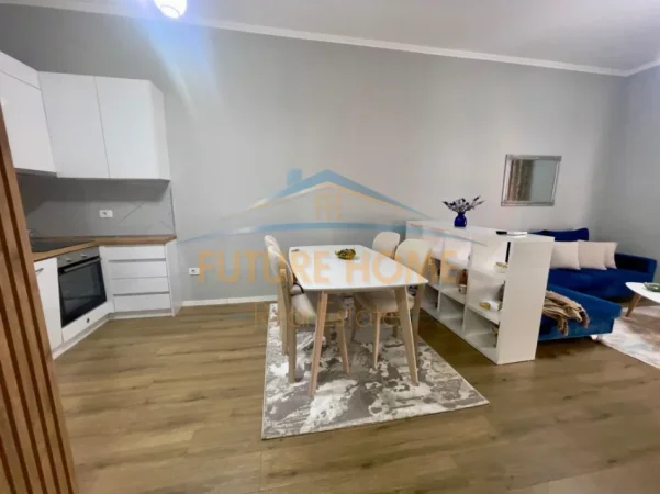 Tirane, jepet me qera apartament 1+1+Ballkon Kati 5, 70 m² 830 € (Kompleksi Delijorgj)