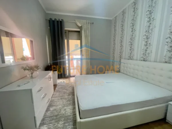 Tirane, jepet me qera apartament 1+1+Ballkon Kati 5, 70 m² 830 € (Kompleksi Delijorgj)