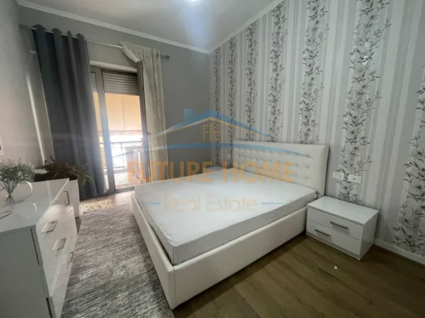 Tirane, jepet me qera apartament 1+1+Ballkon Kati 5, 70 m² 830 € (Kompleksi Delijorgj)