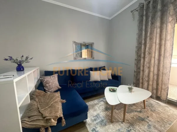 Tirane, jepet me qera apartament 1+1+Ballkon Kati 5, 70 m² 830 € (Kompleksi Delijorgj)