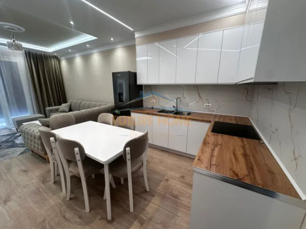 Tirane, jepet me qera apartament 2+1+Ballkon Kati 3, 103 m² 530 € (Color Splash)